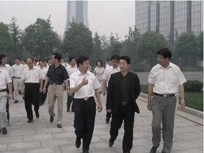 楊文龍董事長率團赴揚子江藥業集團考察