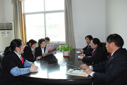 仁和集團(tuán)員工關(guān)注全國兩會(huì)