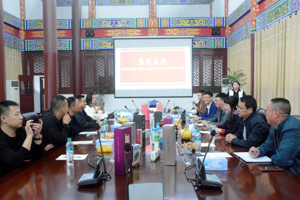 肖正連副董事長(zhǎng)會(huì)見摩能國(guó)際集團(tuán)董事長(zhǎng)蔣德才